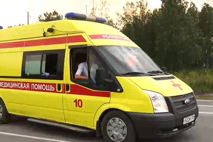 В российском городе автобус с пассажирами врезался в здание