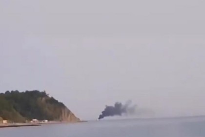Судно с рыбаками в Черном море загорелось и утонуло