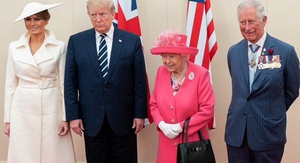 <br />
Елизавета II обвинила Трампа в порче газона перед Букингемским дворцом<br />
